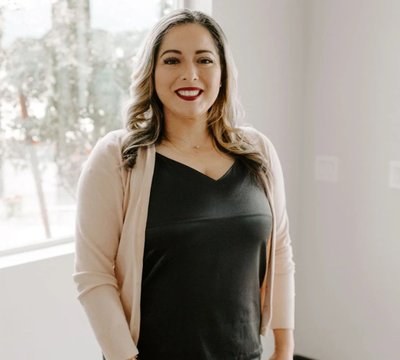 A Stellar community manager photographed at a leasing office