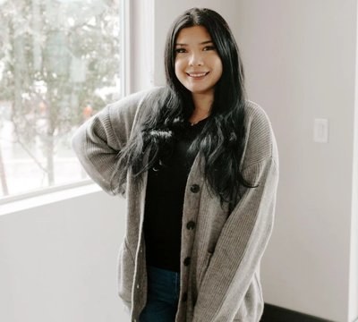 A Stellar leasing consultant photographed at a leasing office